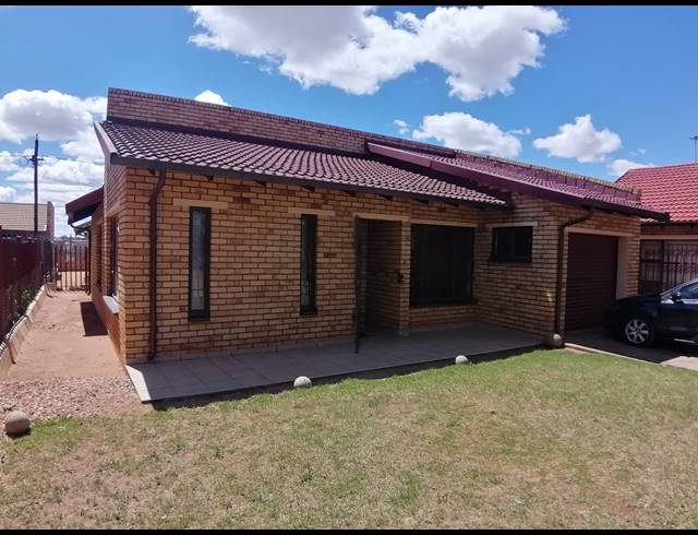 3 BEDROOM FREESTANDING SOLD IN KANANA